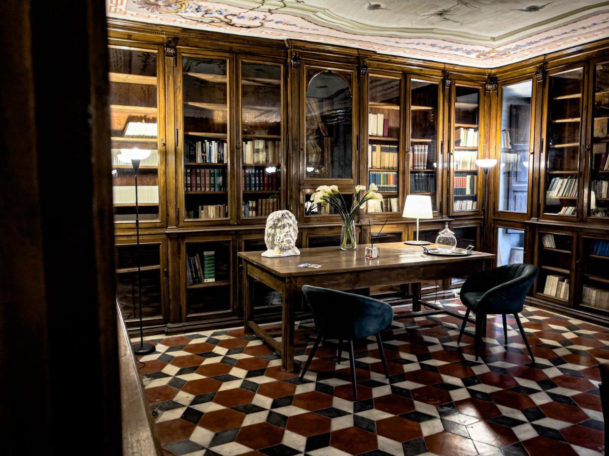 Отель Palazzo Cappuccini Art Relais Неаполь Экстерьер фото